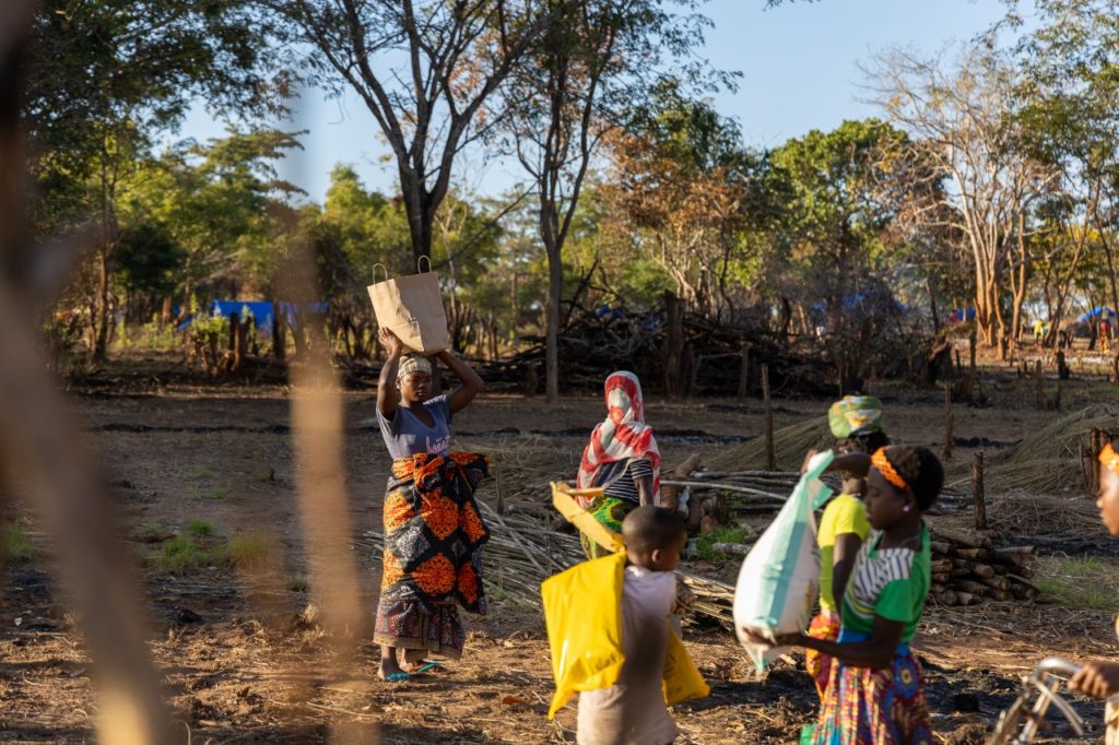 Displaced refuges receiving food parcels from Operation Blessing