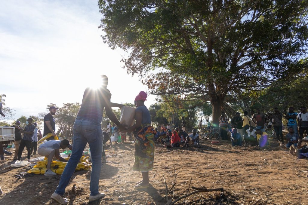 Displaced refuges receiving food parcels from Operation Blessing