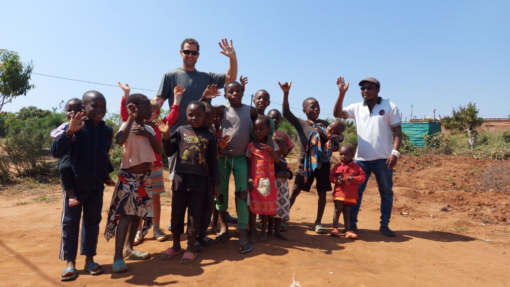 Dereck, Rui and children
